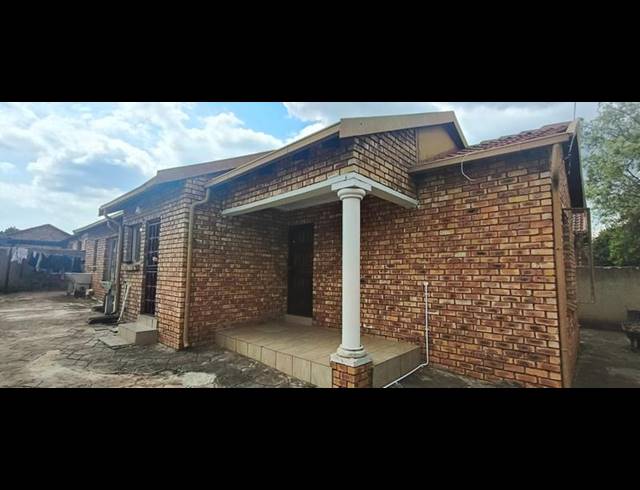 3 BEDROOM HOUSE FOR SALE IN PHILIP NEL PARK